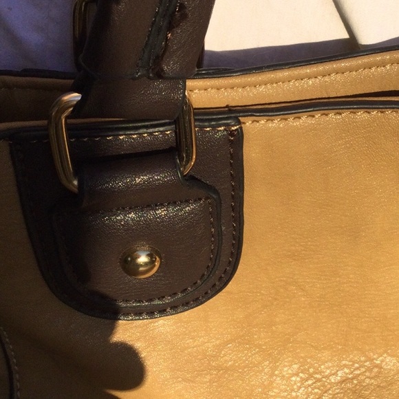 NEUTRAL TAN & CHOCOLATE BROWN VEGAN LEATHER TOTE /LAPTOP BAG - Picture 9 of 9